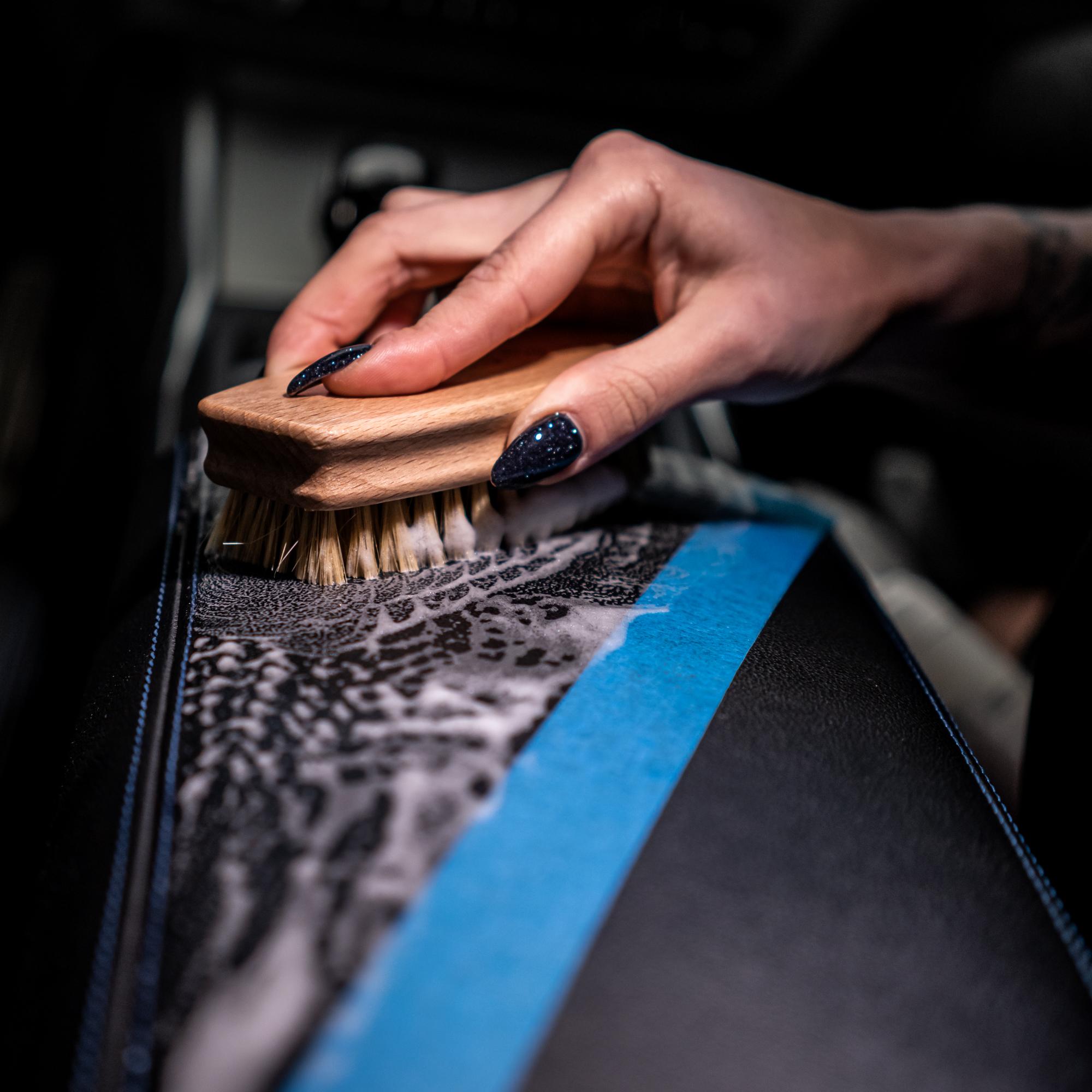 Szczotka do tapicerki skórzanej i materiałowej Leather and Fabric Brush - czyszczenie tapicerki