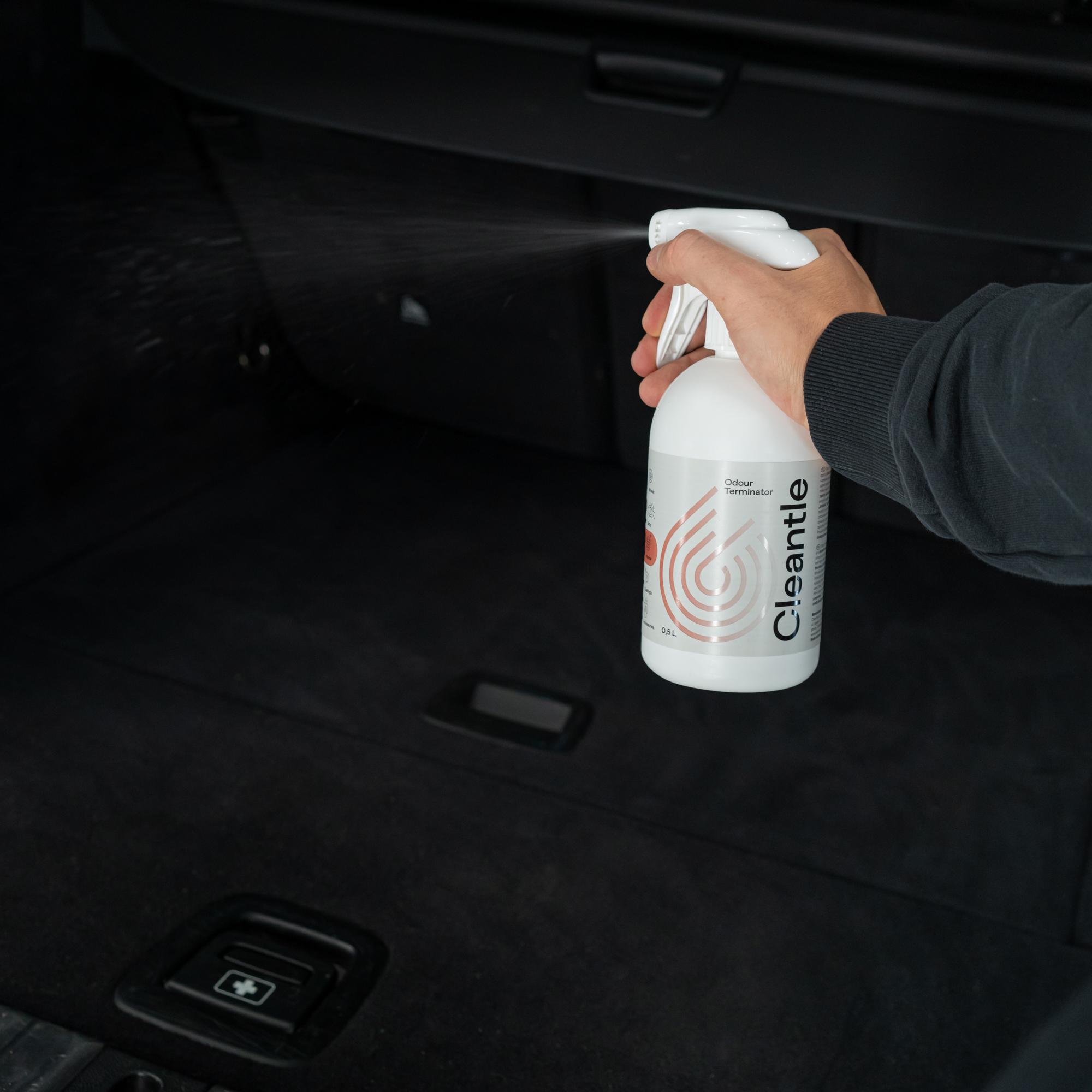 Neutralizator zapachów do samochodu Odour Terminator - aplikacja w kabinie samochodowej