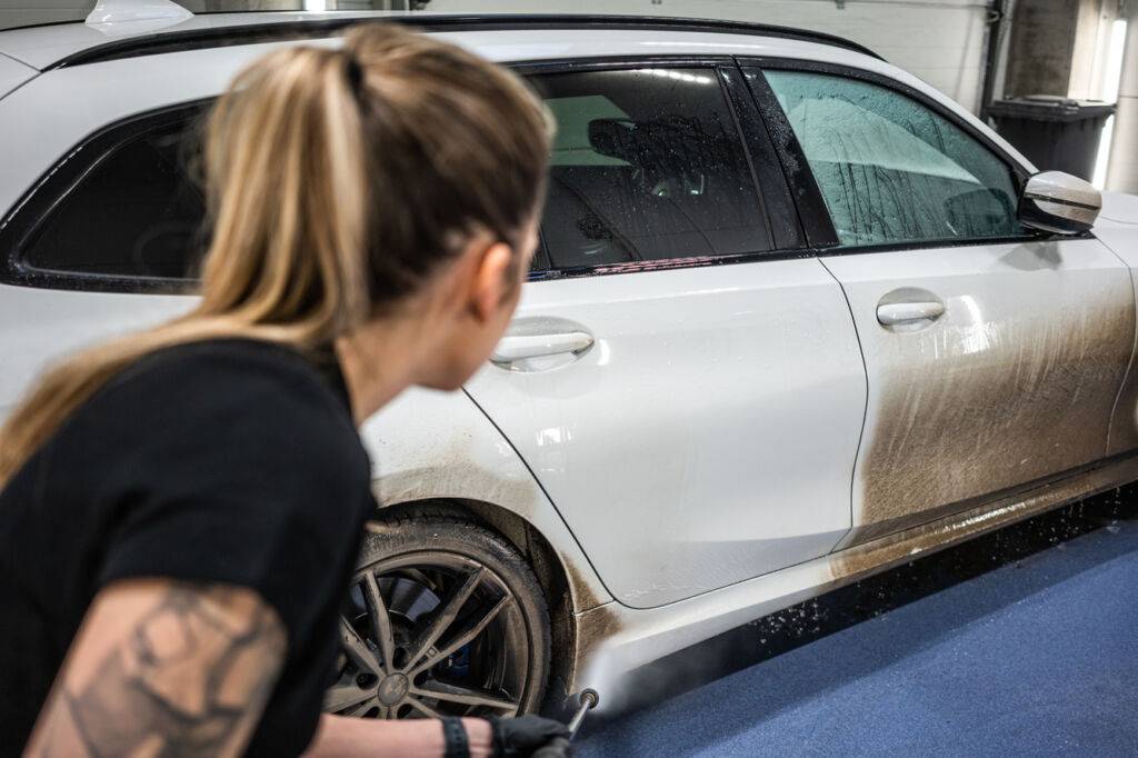 Pre-wash a kąt zwilżania - Pierwszy krok do czystego auta – jak dobrze wykonać pre-wash? - blog Cleantle