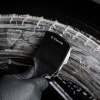 Szorowanie bocznej ściany opony szczotką Cleantle Tire Brush
